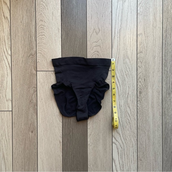 SKIMS Mid Waist Brief - Picture 4 of 6